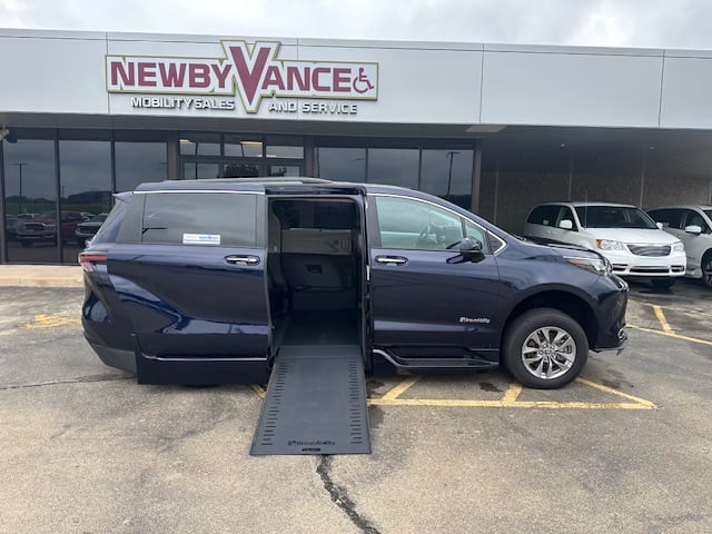 2024 Toyota Sienna XLE
