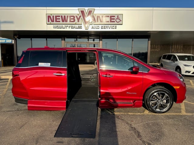 2023 Honda Odyssey Elite's photo