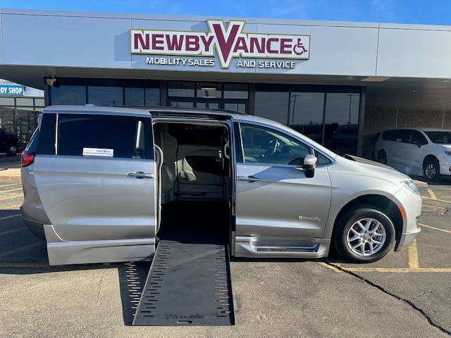 2017 Chrysler Pacifica Touring Plus's photo